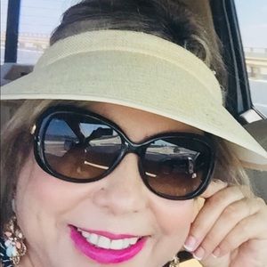 Meet your Posher, Reyna